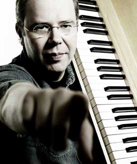 Matthias Bätzel (© PROMO) Matthias Bätzel (© PROMO)