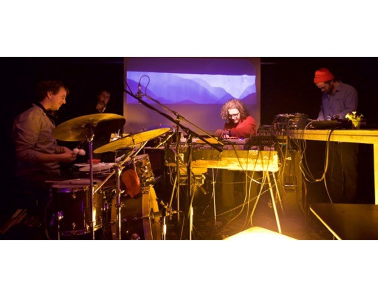 THE CHARLIE BUCKET TRIO & (© Promo) THE CHARLIE BUCKET TRIO & (© Promo)